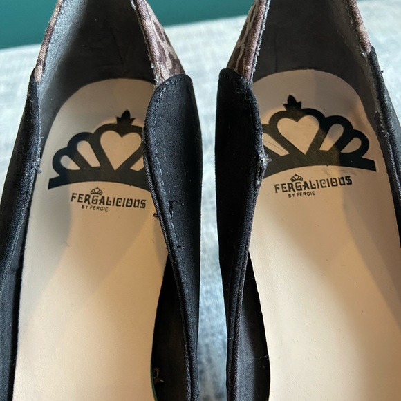 Size 7.5 Fergulicious Black pumps, faux suede - Picture 5 of 8